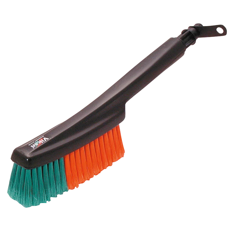 WATERFED HAND HELD VEHICLE BRUSH