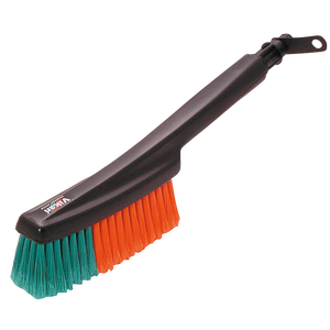 WATERFED HAND HELD VEHICLE BRUSH