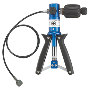 P60 PRESSURE TEST PUMP C/W HOSE