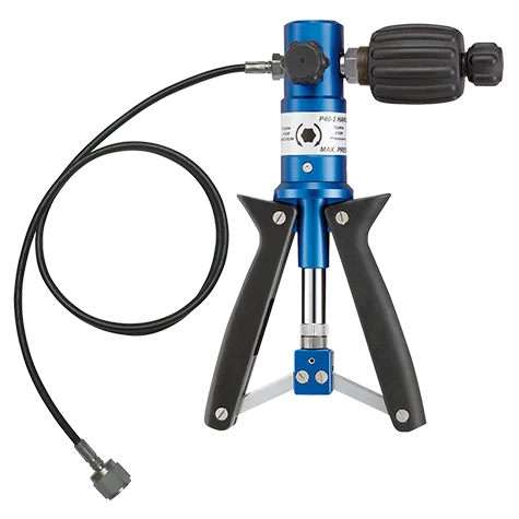 P40.2 PRESSURE TEST PUMP C/W HOSE