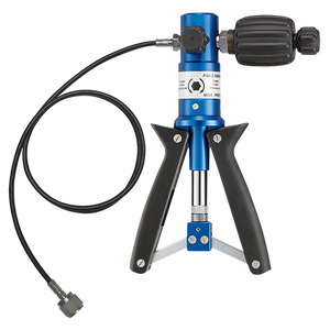 P40.2 PRESSURE TEST PUMP C/W HOSE